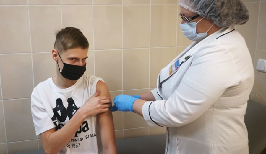 В Беларуси начали вакцинировать детей от 12 лет 